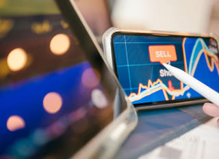 Analyse simultanée des options Bitcoin, Ethereum et forex par un trader multi-marchés